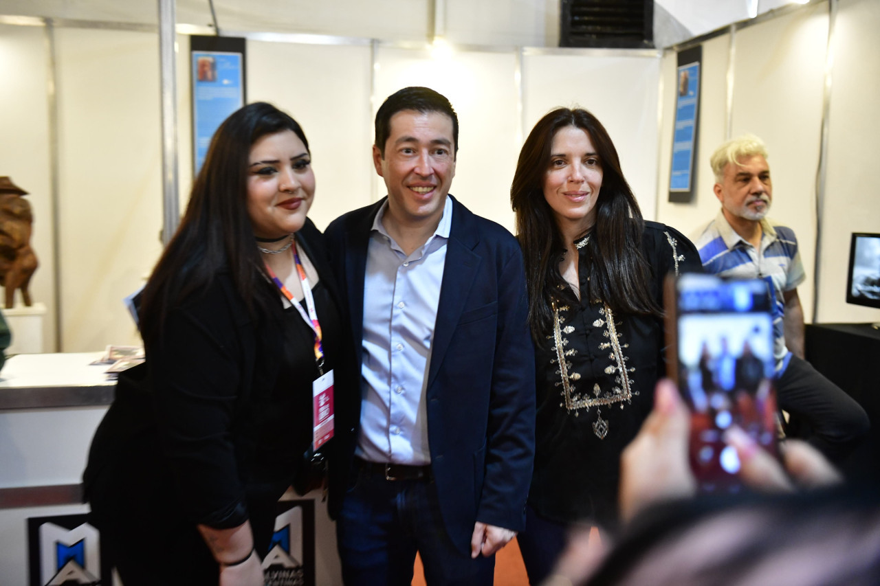 Quedó oficialmente inaugurada la Feria del Libro Malvinas Argentinas.