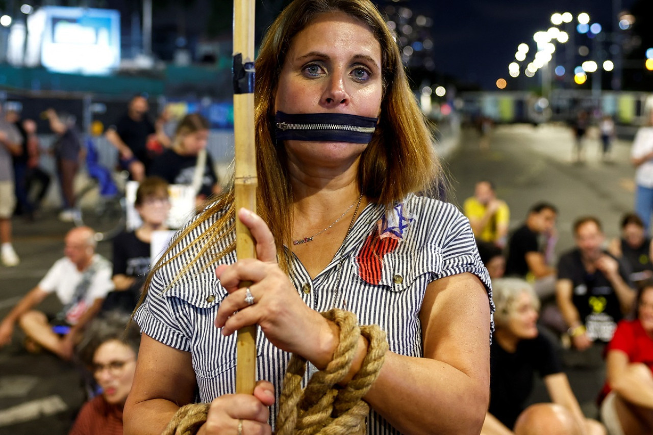 Manifestaciones en Tel Aviv por el aniversario del 7 de octubre. Foto: Reuters.