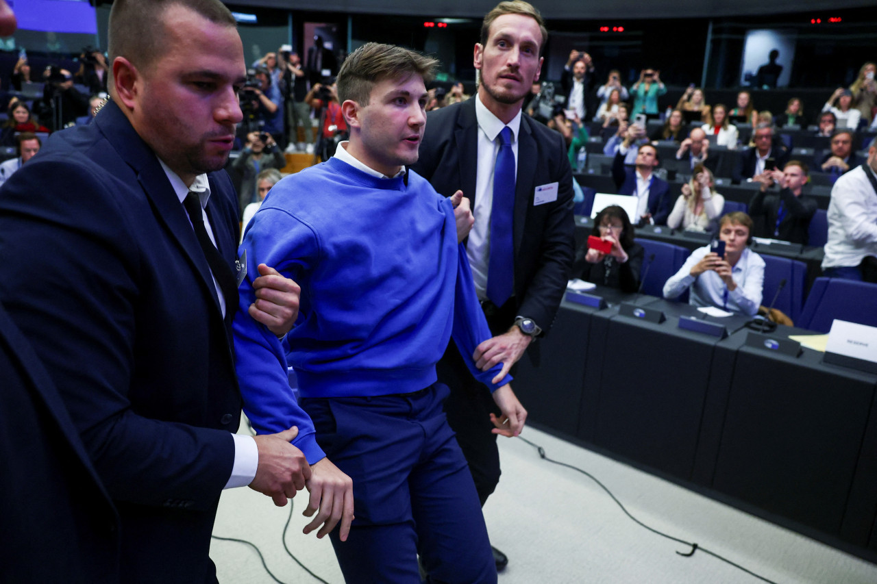 Intento de agresión contra Viktor Orbán, primer ministro de Hungría. Foto: Reuters.