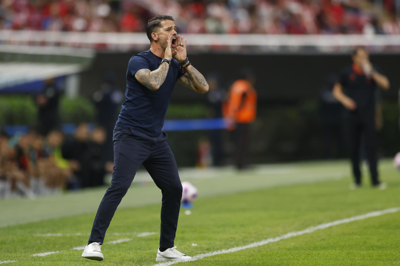 Fernando Gago, técnico de Chivas de Guadalajara. Foto: EFE.