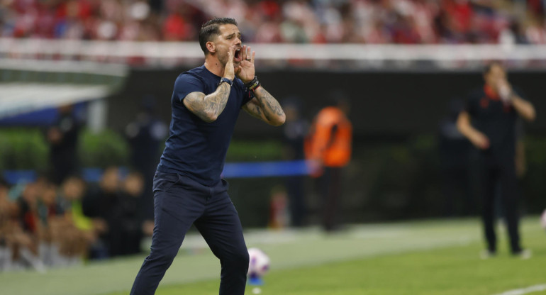 Fernando Gago, técnico de Chivas de Guadalajara. Foto: EFE.