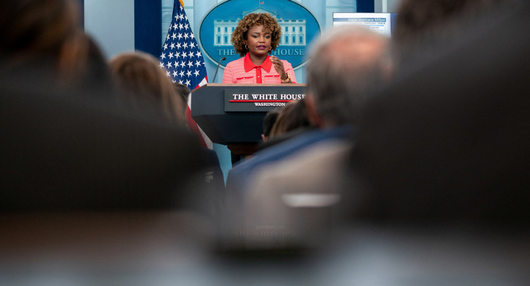 Conferencia de prensa de la portavoz de la Casa Blanca, Karine Jean-Pierre. Foto: REUTERS.