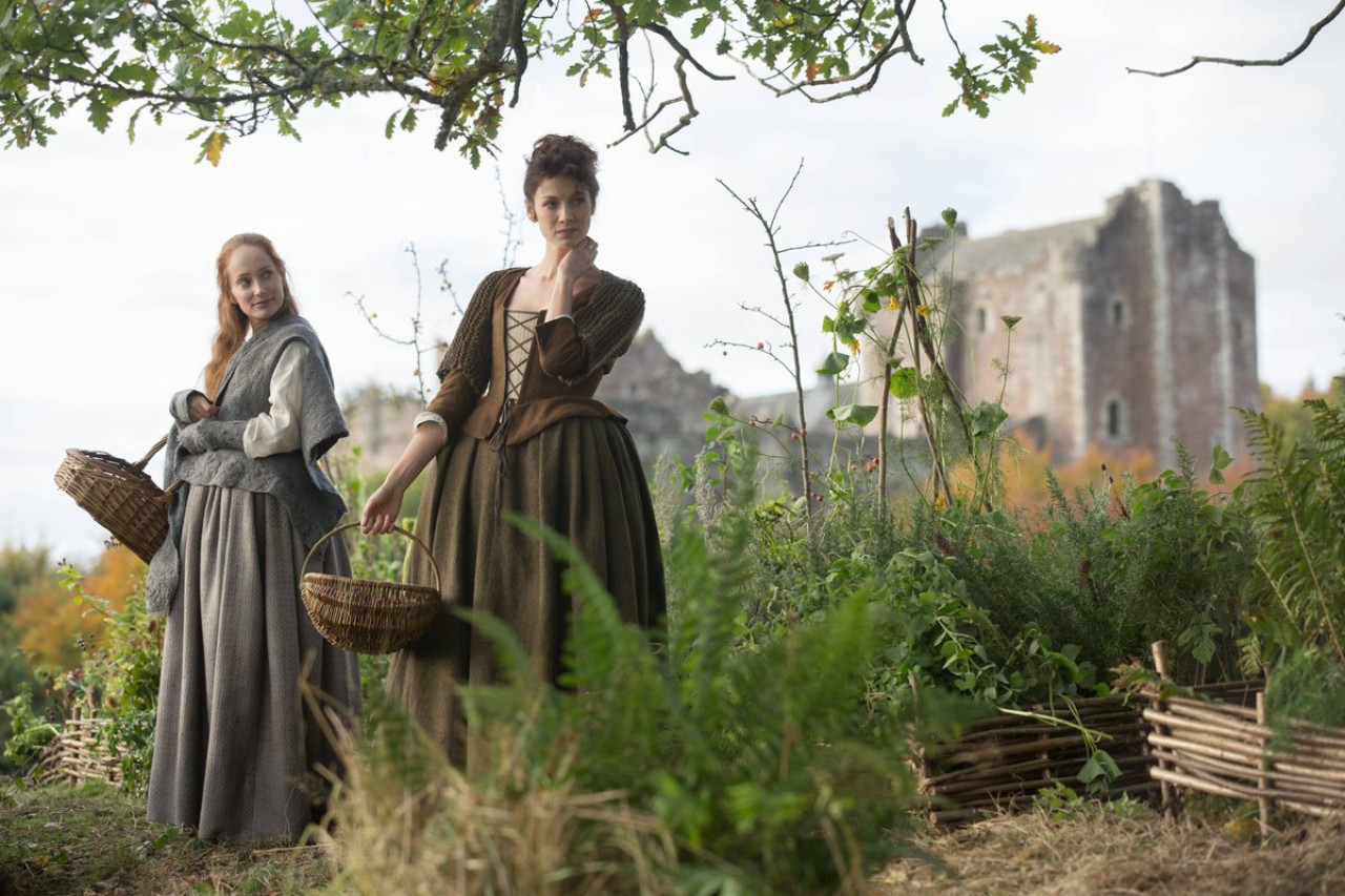 Claire y Geillis Duncan. Foto X @outlander_starz