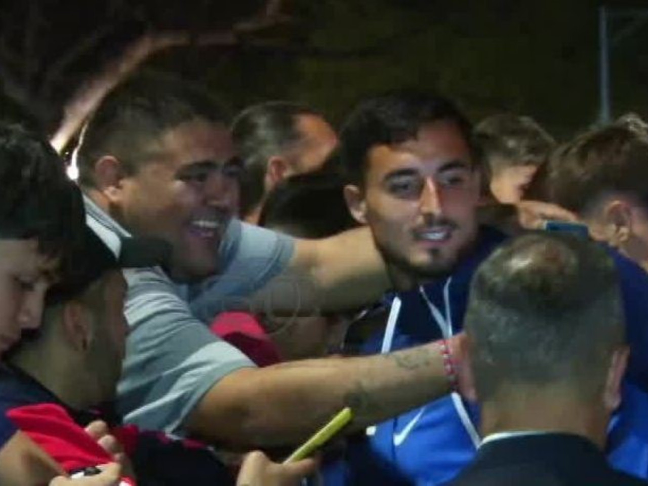 Gonzalo Luján saludando a hinchas. Foto: captura ESPN