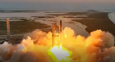 El momento del despegue en la quinta prueba con éxito del lanzamiento de Starship de SpaceX. Foto: Captura de video.