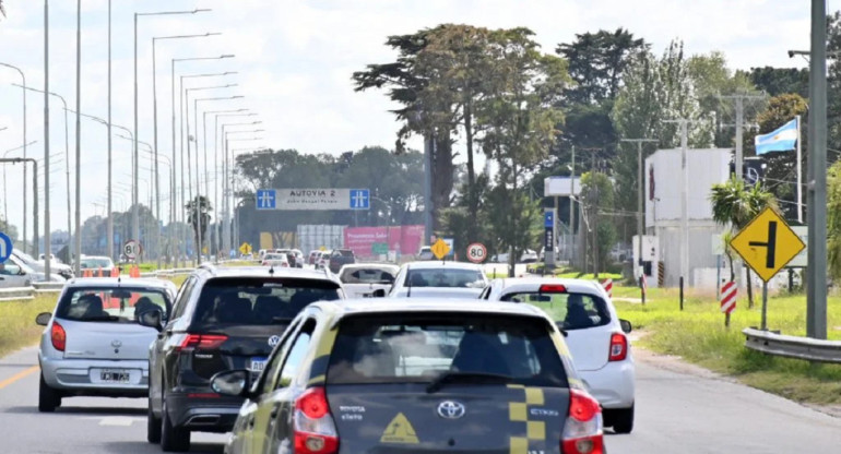 Tránsito cargado en la ruta 2. Foto: gentileza La Capital