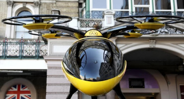 El prototipo de taxi volador que está en exhibición en Londres. Foto: NA.