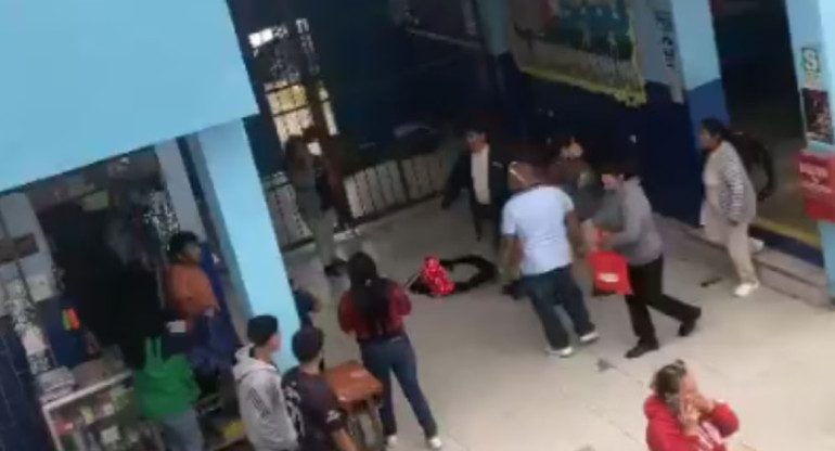 Alumnos del colegio de Lima debieron ser evacuados. Fuente: X