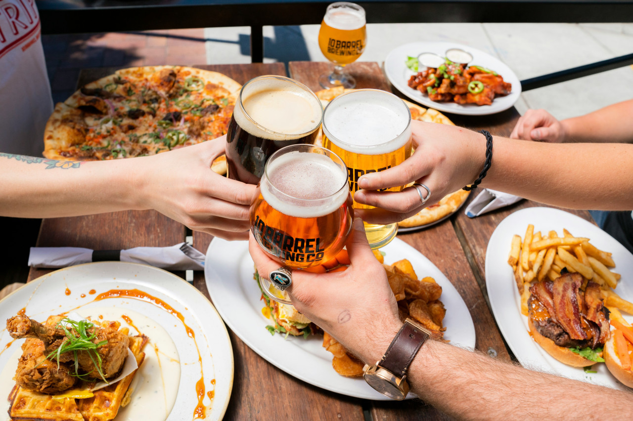 Las comidas que no son un buen complemento de la cerveza. Foto: Unsplash.