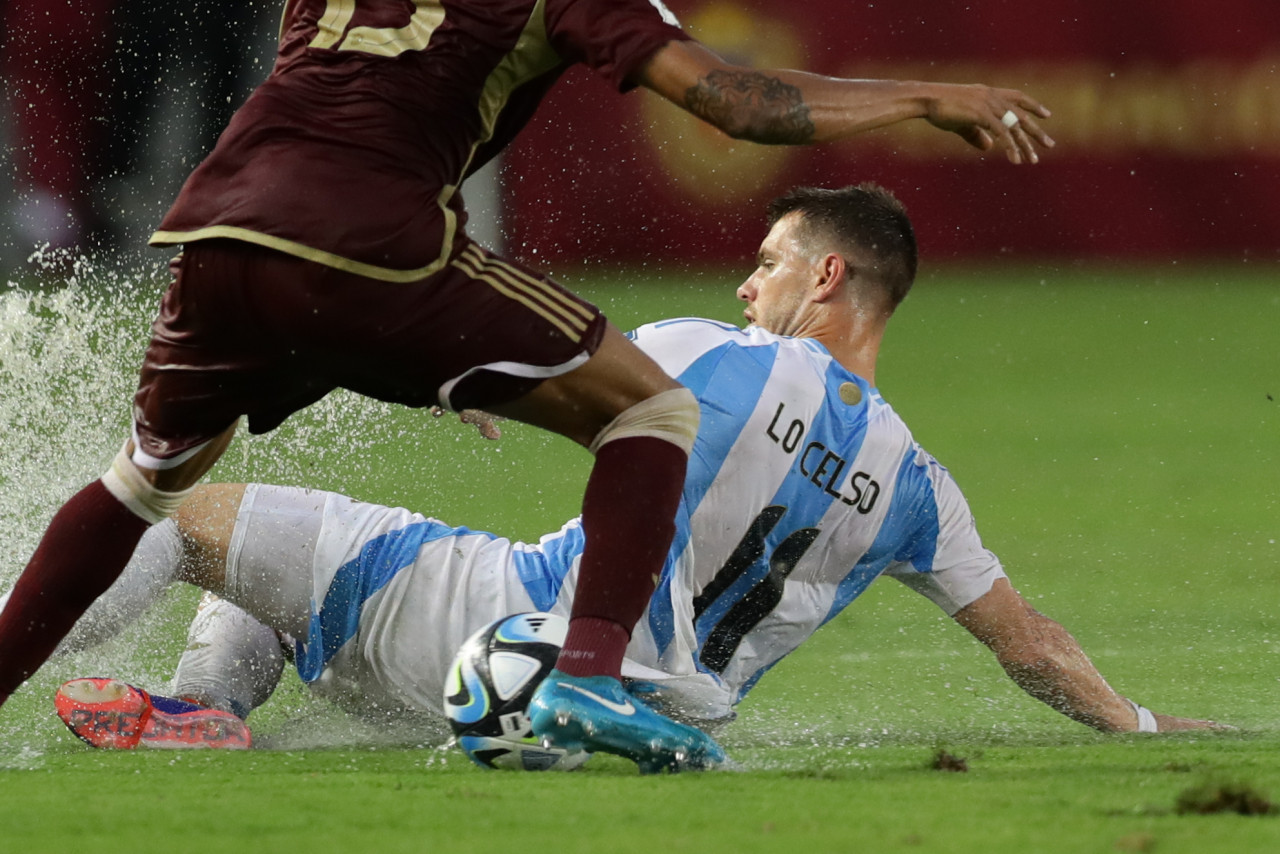 Giovani Lo Celso con la Selección argentina ante Venezuela. Foto: EFE.