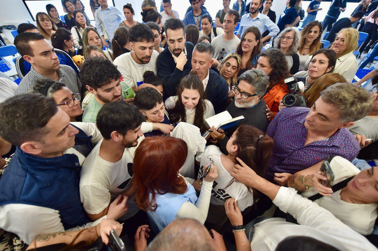 Cristina Kirchner visitó la Universidad de Avellaneda