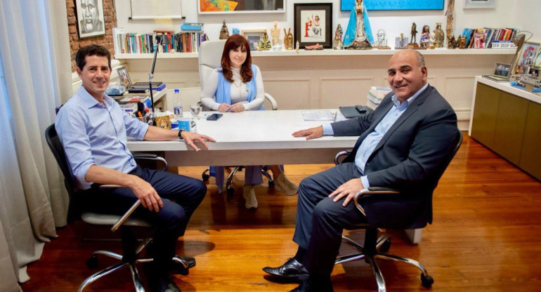 Cristina Kirchner junto a Wado de Pedro y Juan Manzur.