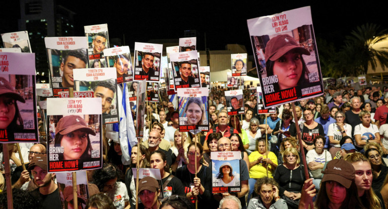 Protestas en Israel exigen rescate de rehenes. Foto: Reuters