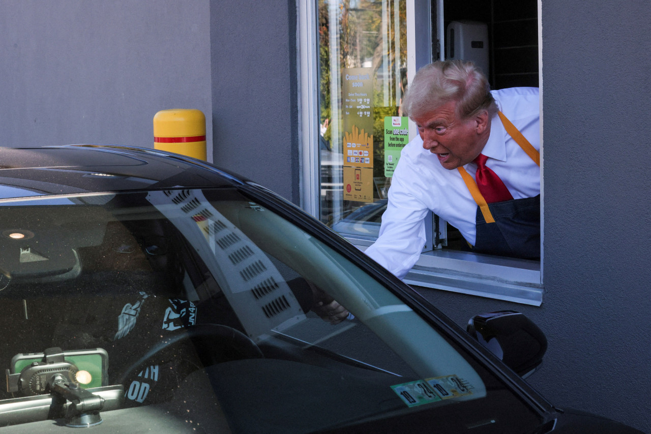 Donald Trump en un restaurante reconocido de comidas rápidas. Foto: Reuters.