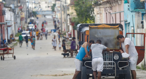 Apagones masivos en Cuba. Foto: EFE/Yander Zamora.