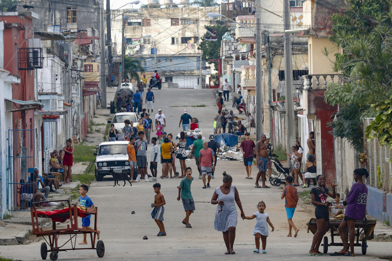 Apagones masivos en Cuba. Foto: EFE/Yander Zamora.