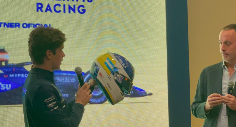 Franco Colapinto en la presentación de Mercado Libre como su nuevo sponsor. Foto: Captura de video.