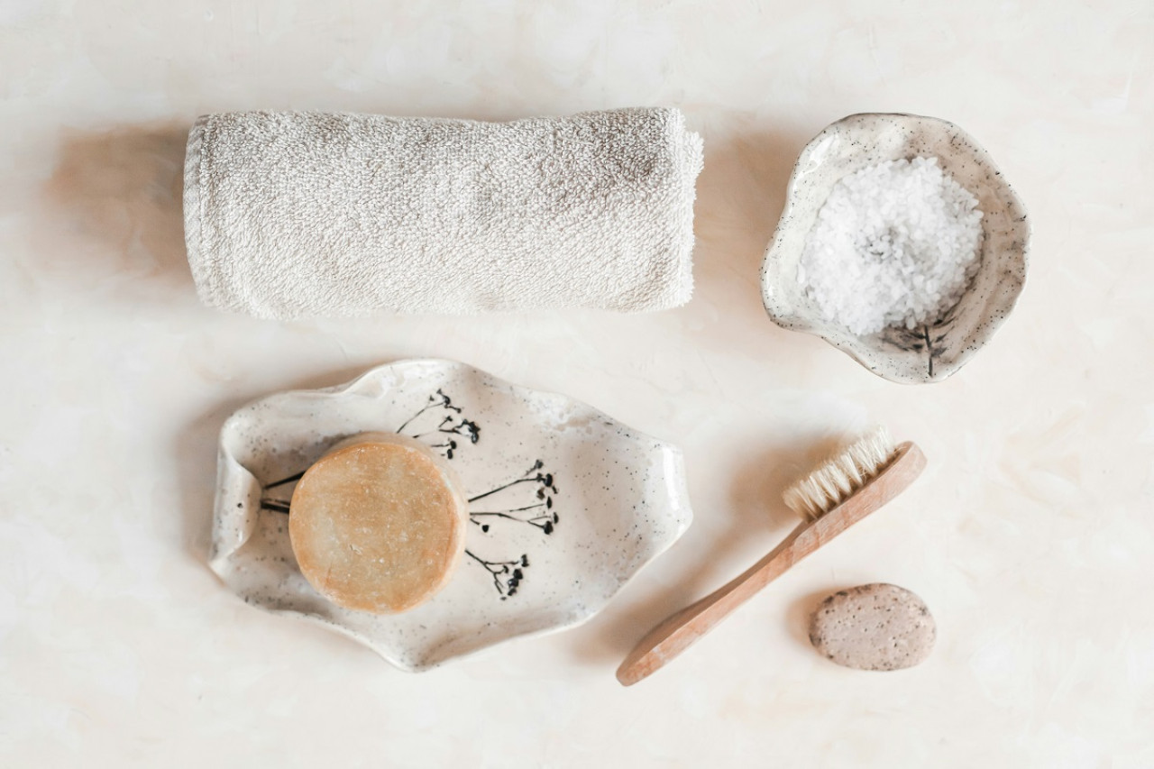 Cepillos de cerdas naturales; cocina. Foto: Unsplash.