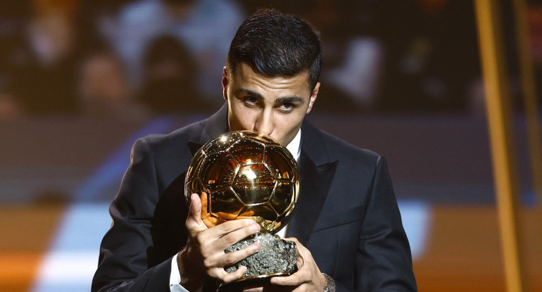 Rodrigo Hernández ganó el Balón de Oro. Foto: Reuters.