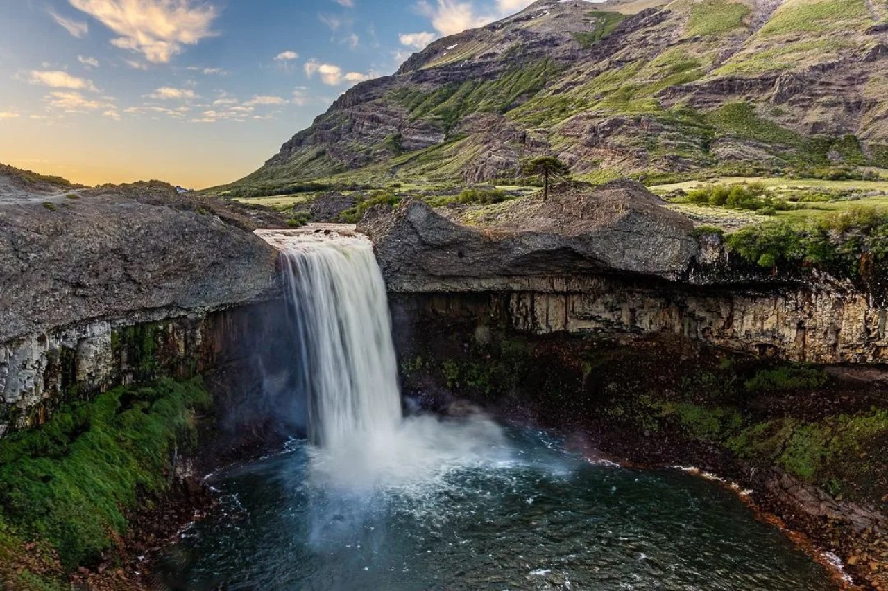 Cascada de Caviahue-Copahue, uno de los grandes atractivos de la Patagonia argentina. Foto: Facebook / SomosCaviahue.