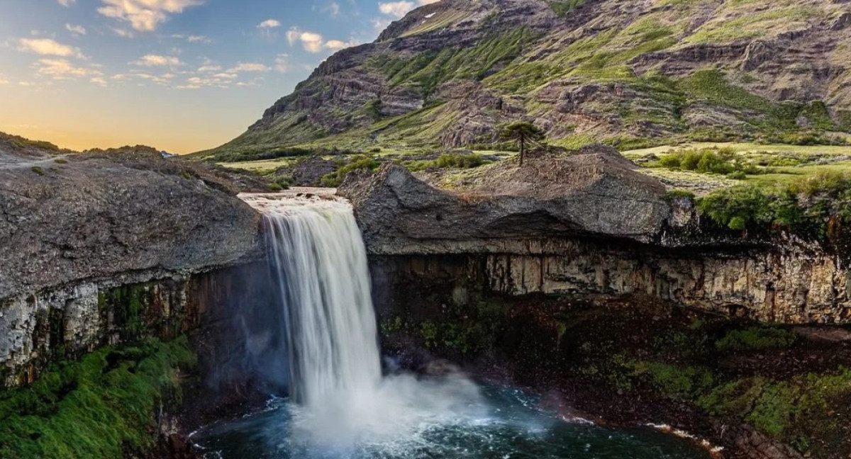 Cascada de Caviahue-Copahue, uno de los grandes atractivos de la Patagonia argentina. Foto: Facebook / SomosCaviahue.