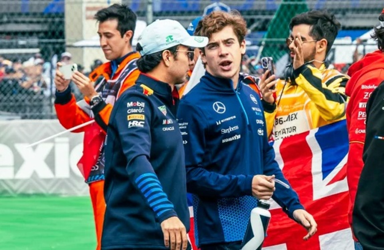 Franco Colapinto y Checo Pérez en el Gran Premio de México. Foto: NA.