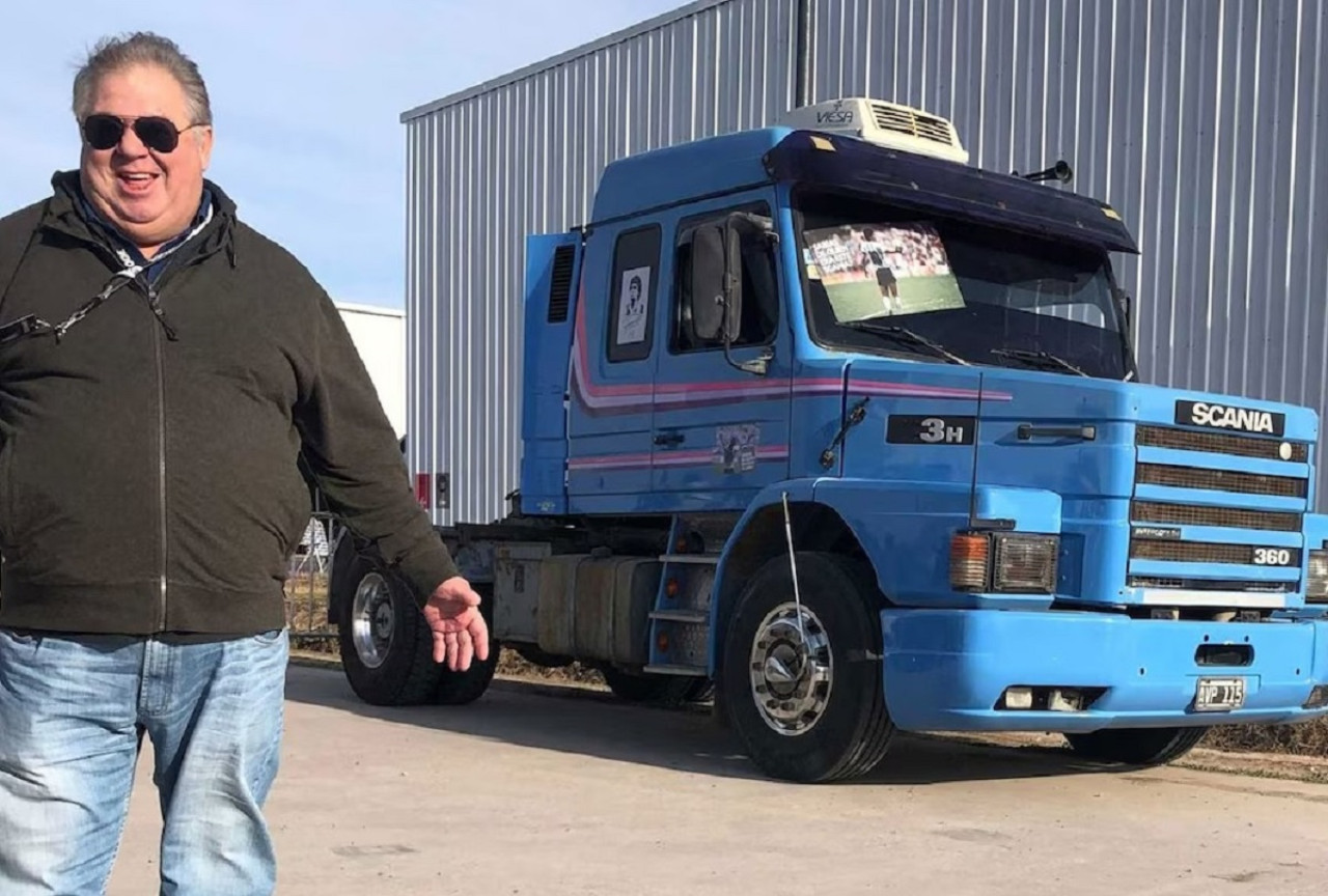 El camión Scania que usó Diego Maradona para llegar a un entrenamiento. Foto: Gentileza Motor1.