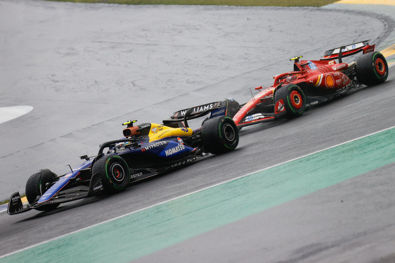 Franco Colapinto y Carlos Sainz Jr. Foto: EFE.