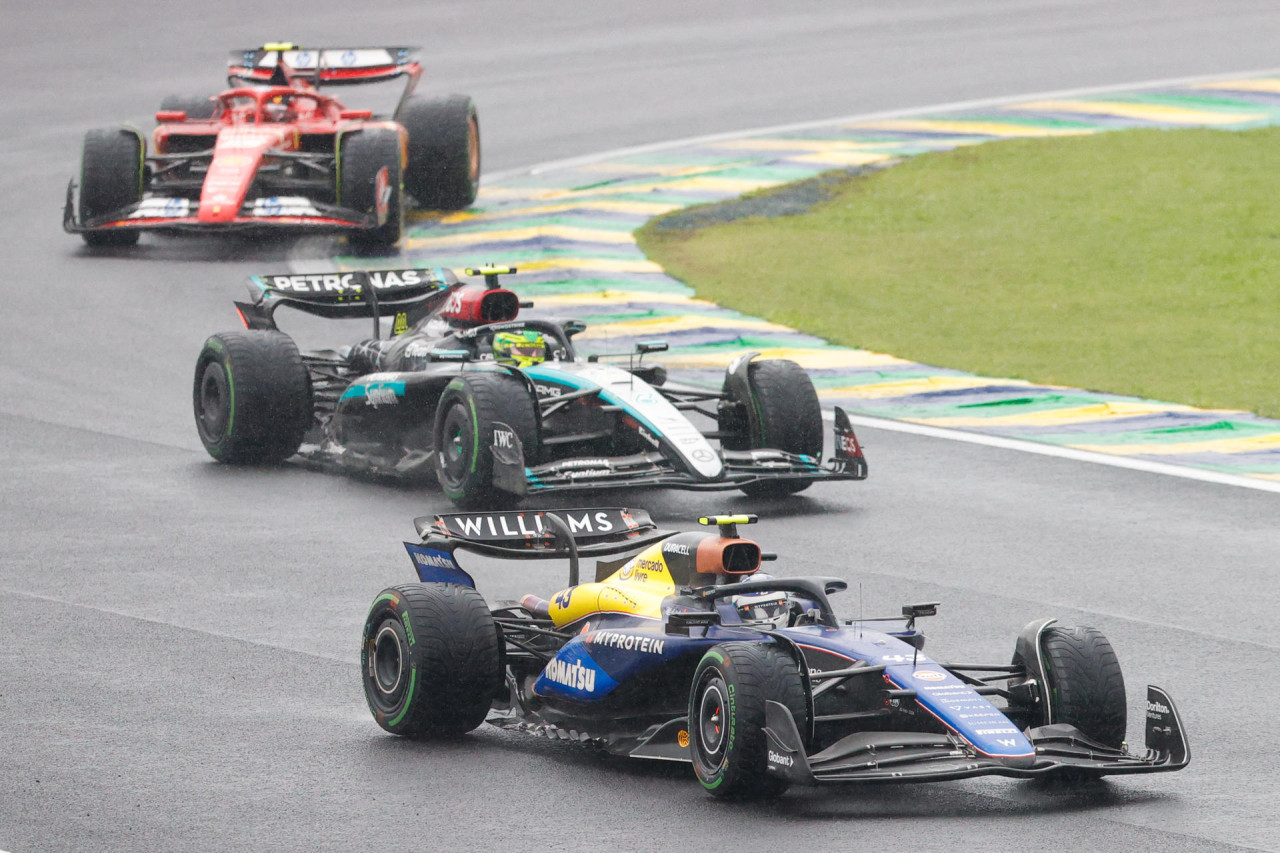 Franco Colapinto, Lewis Hamilton y Carlos Sainz. Foto: EFE.