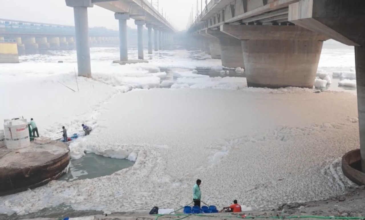 La contaminación en el río Yamuna. Foto: EFE.