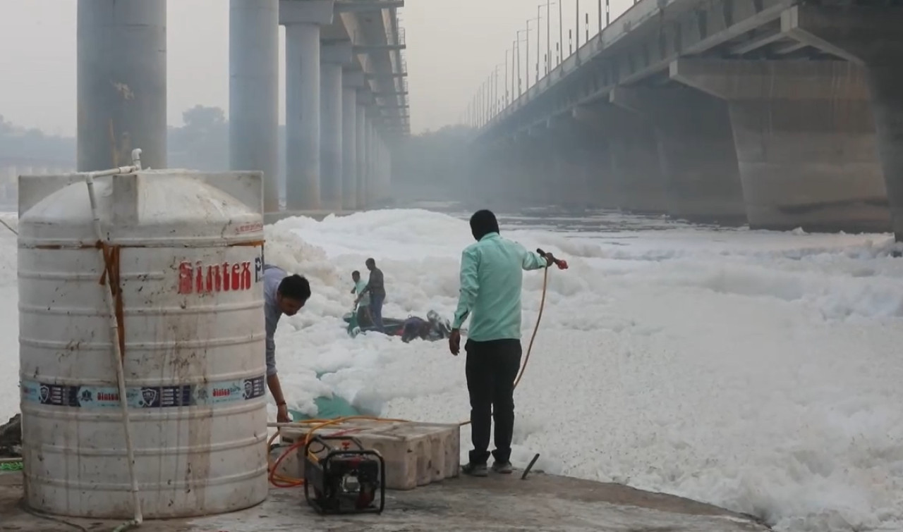 La contaminación en el río Yamuna. Foto: EFE.