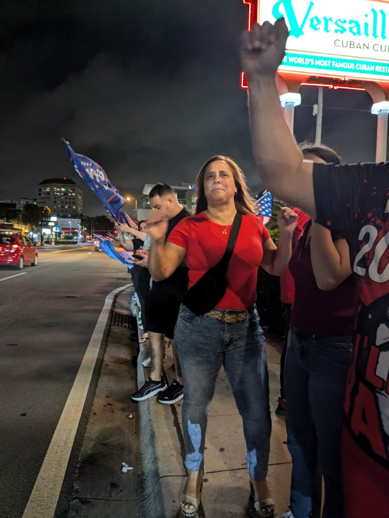 Festejos en el restaurante Versailles en Pequeña Habana, barrio cubano en Miami; elecciones en EEUU. Foto: Canal 26