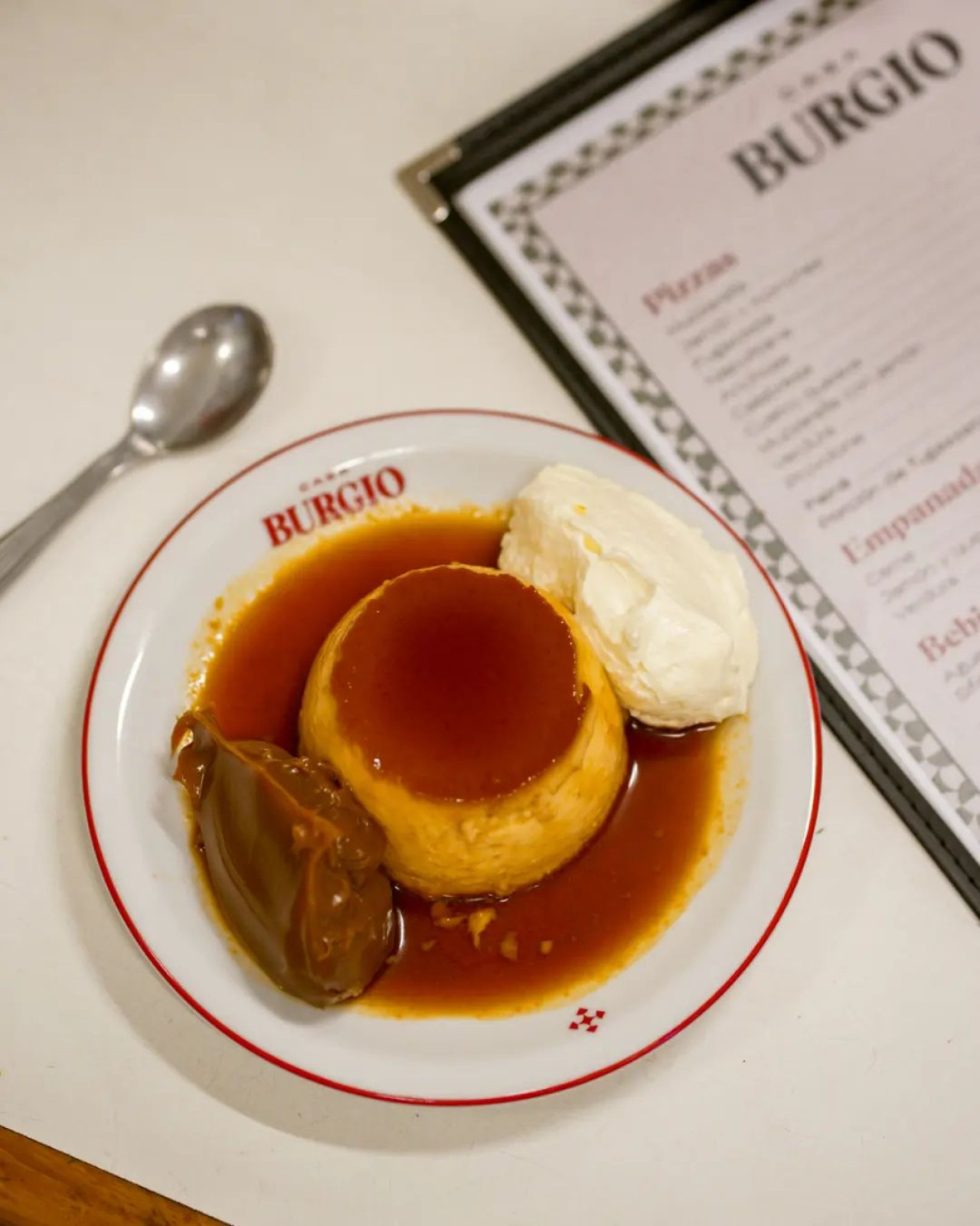 Flan, Pizzería Burgio. Foto Instagram @burgiopizzeria