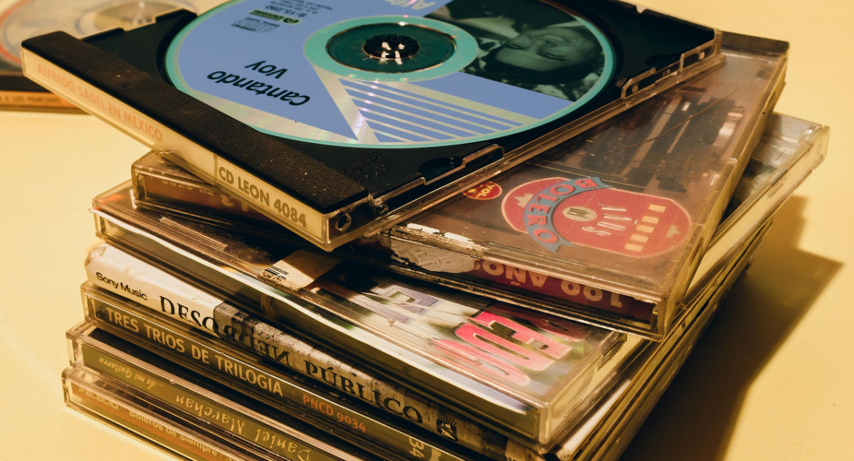 Discos, música, CD. Foto: Pexels.