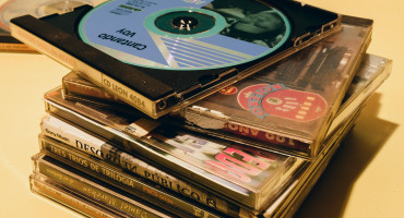 Discos, música, CD. Foto: Pexels.