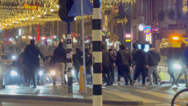 Incidentes contra hinchas del Maccabi Haifa en Amsterdam. Foto: REUTERS.