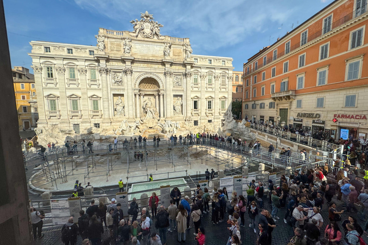 Pasarela frente a la Fontana de Trevi. Foto: EFE.