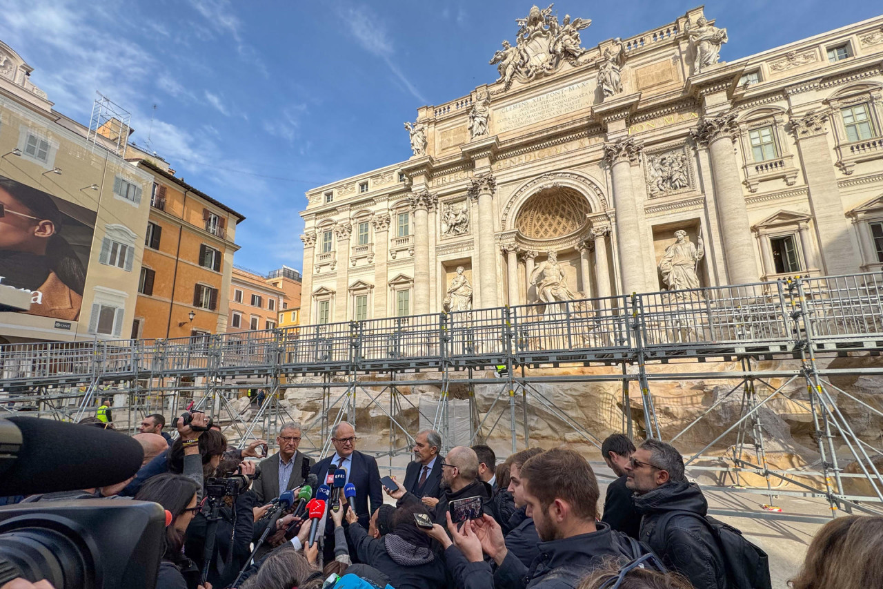 Pasarela frente a la Fontana de Trevi. Foto: EFE.