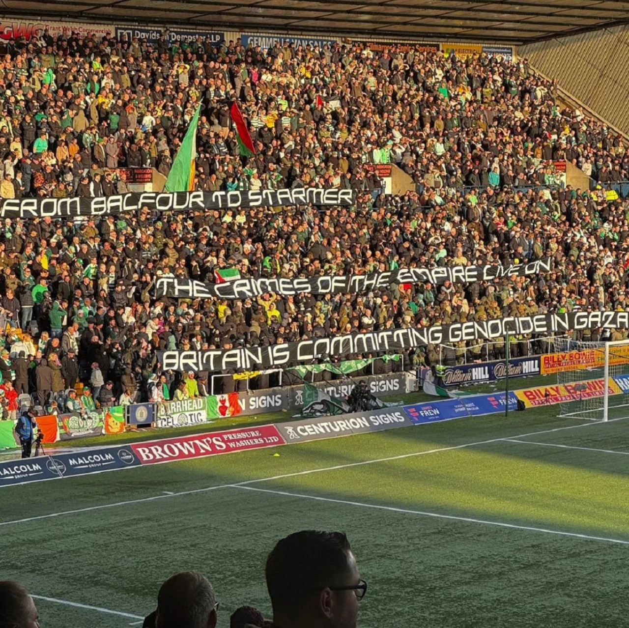 La bandera de los hinchas del Celtic. Foto: Instagram @geograficahistoria1