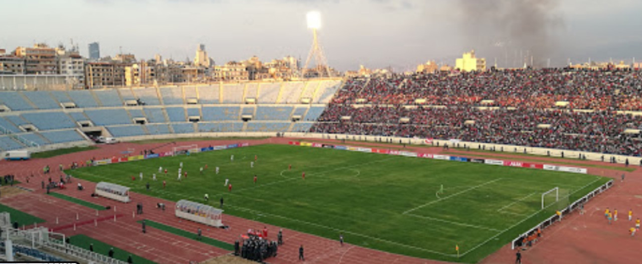 El estadio Ciudad Deportiva Camille Chamoun, en el Líbano, que alberga a refugiados. Foto: Google maps.