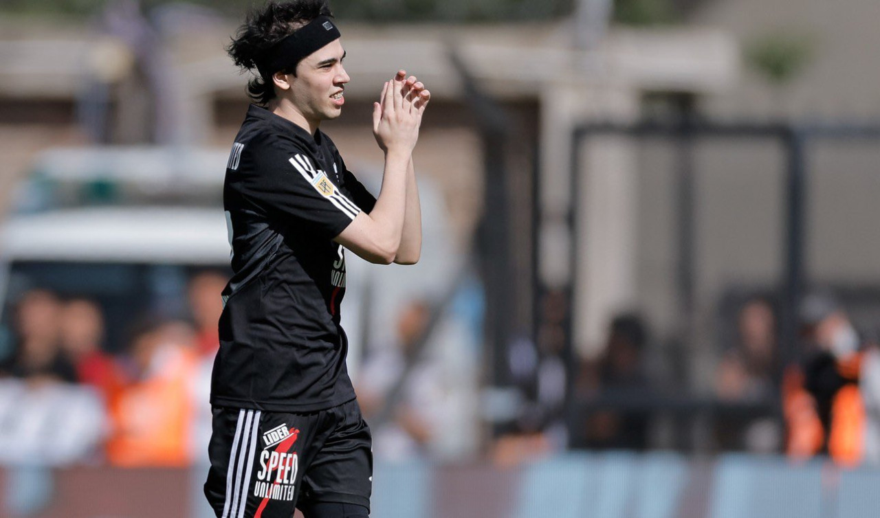 Spreen, el streamer que debutó en Riestra. Foto: X @arevalo_martin