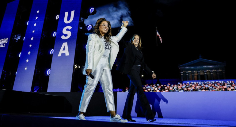 Oprah Winfrey apoyó a Kamala Harris en las elecciones de EEUU 2024. Foto: Reuters.