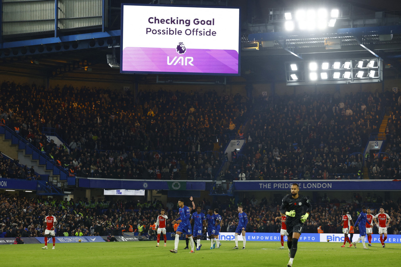 El VAR podría ser reemplazado en el fútbol. Foto: Reuters.