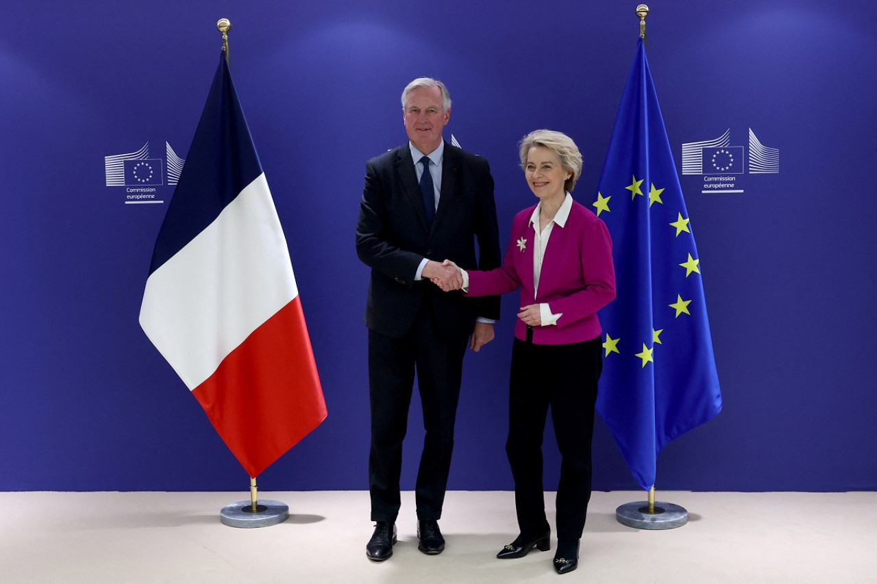 Michel Barnier y Ursula von der Leyen en Bruselas. Foto: Reuters.