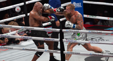 Pelea de Mike Tyson vs. Jake Paul. Foto: EFE.