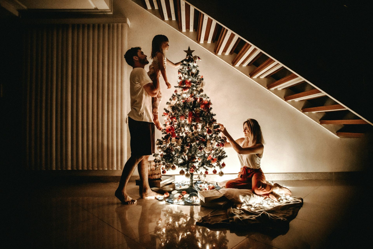 Festejos de Navidad en familia. Foto: Unsplash