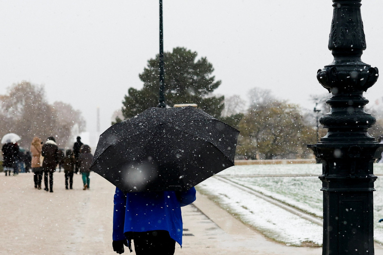 Temporal de nieve y viento en París, Francia. Foto: Reuters.