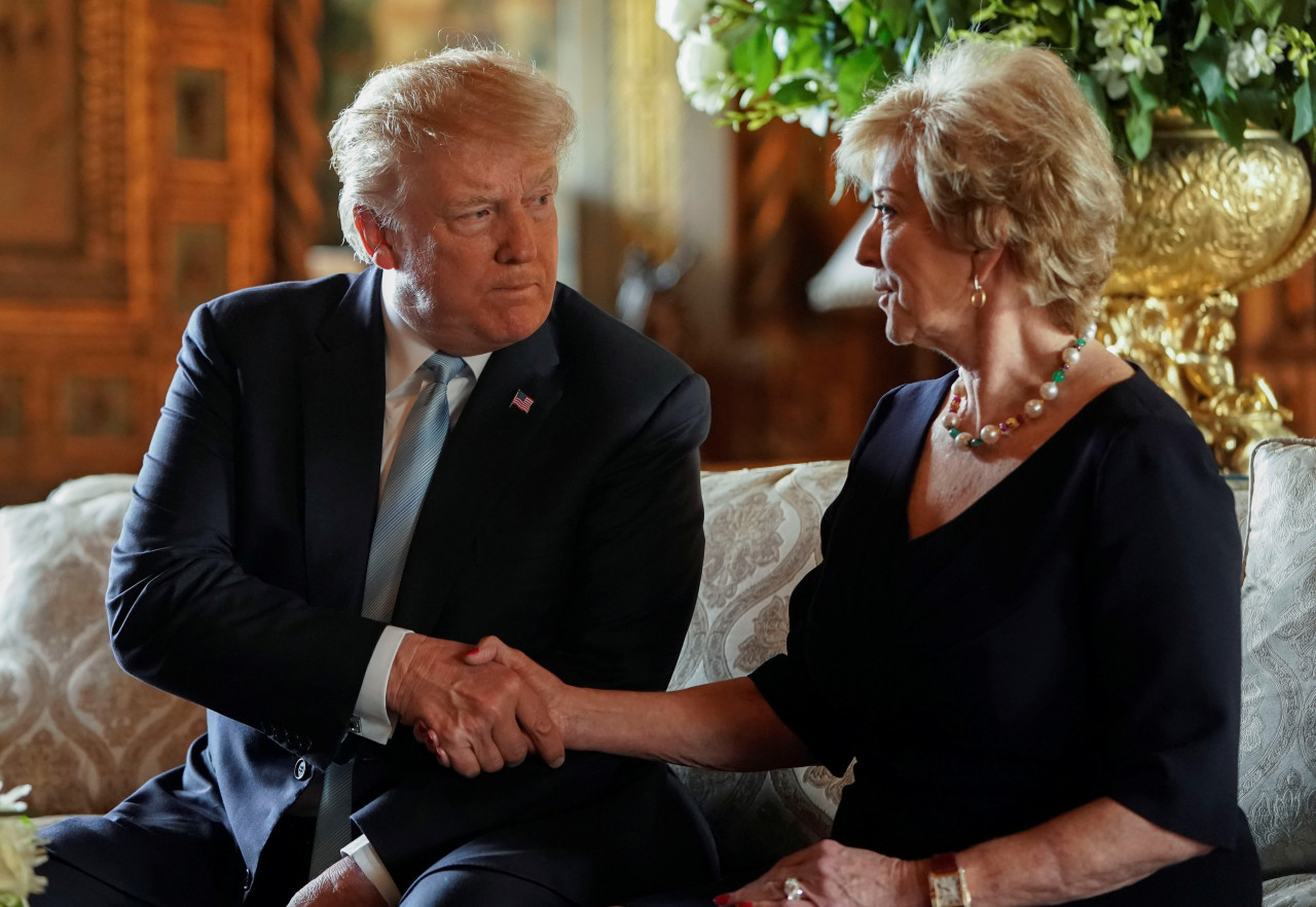 Donald Trump y Linda McMahon. Foto: Reuters.