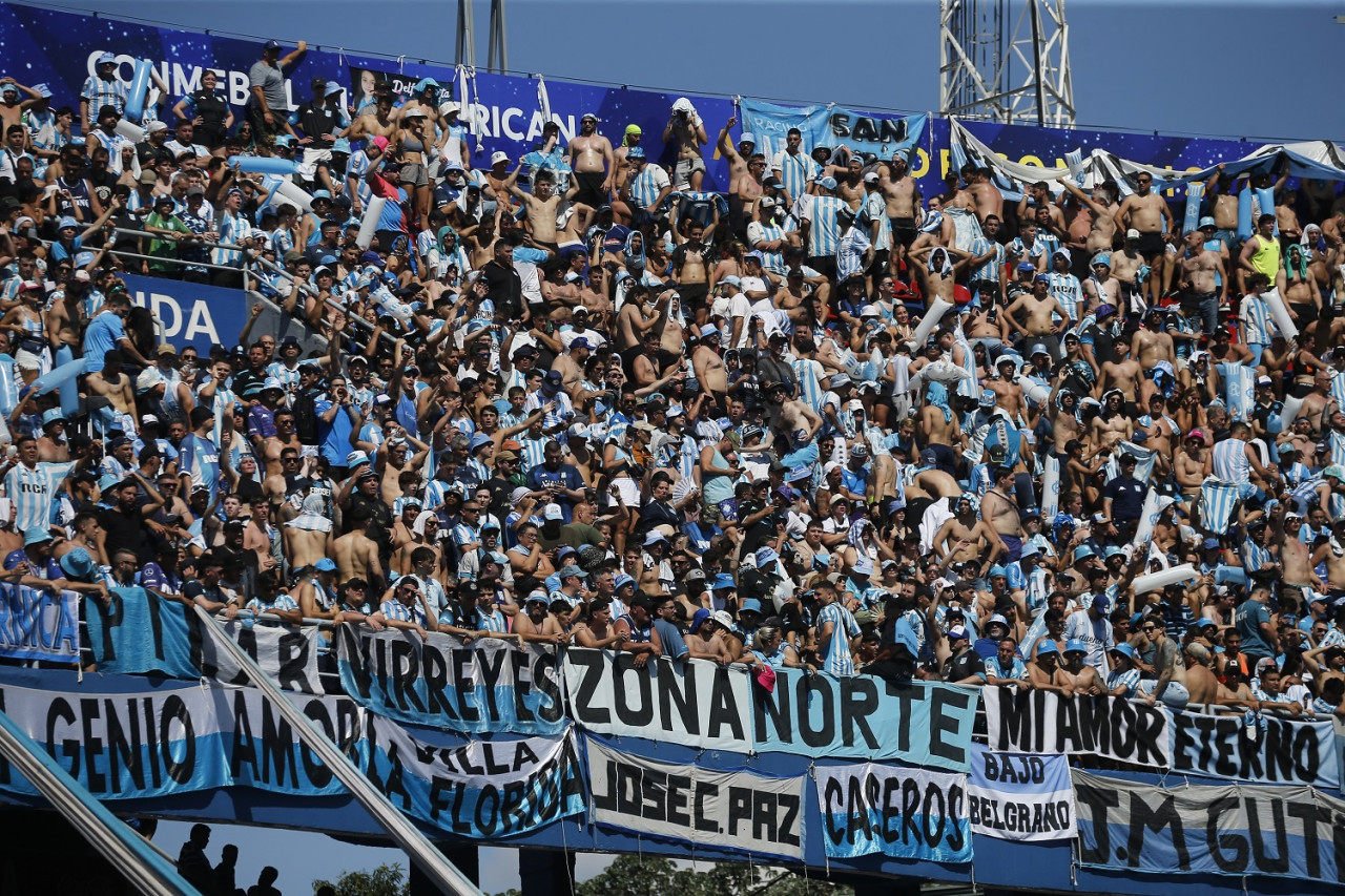 Los hinchas de Racing en la final de la Copa Sudamericana. Foto: Reuters