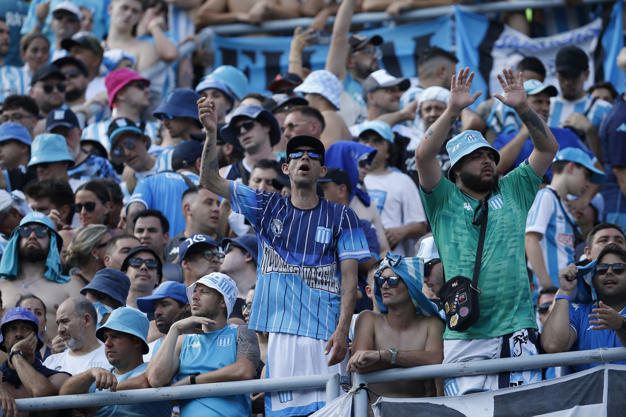 Los hinchas de Racing en la final de la Copa Sudamericana. Foto: Reuters